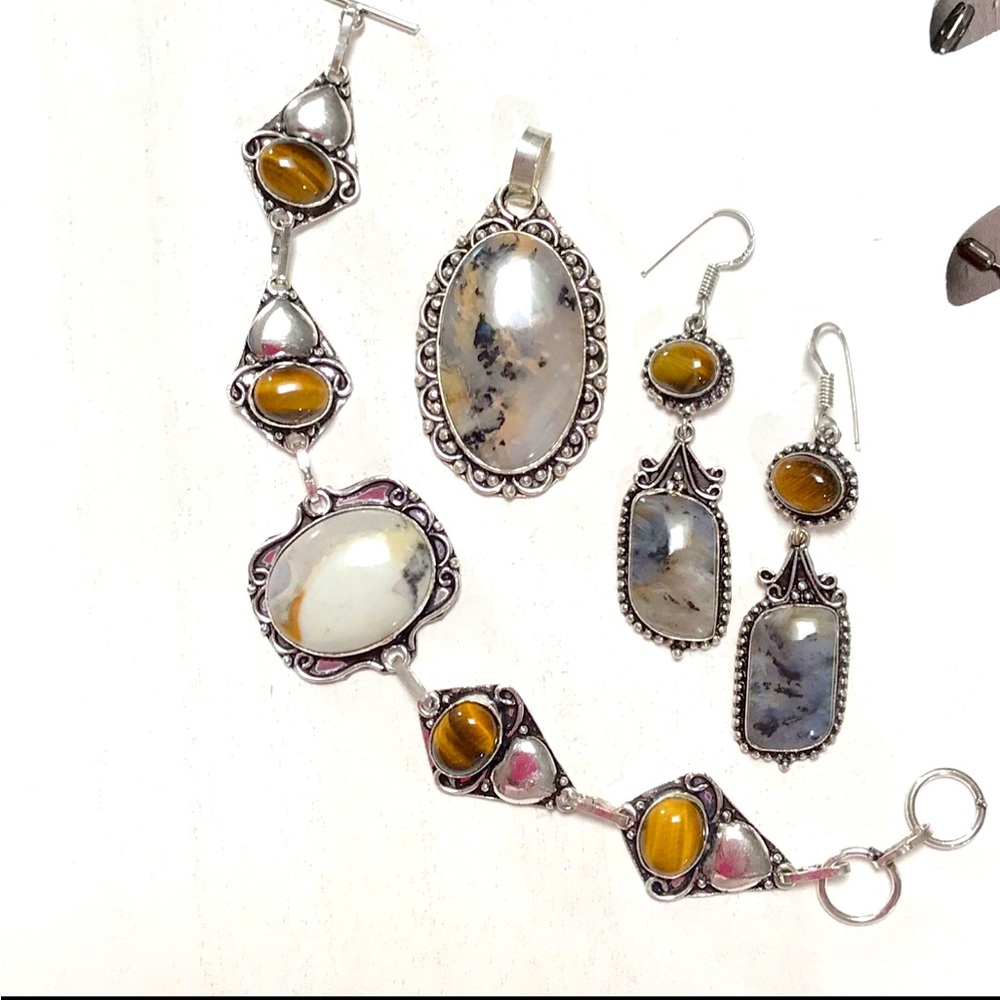 Gorgeous 3 piece set, honey dendrite and Tiger eye, Earrings, pendant, bracelet